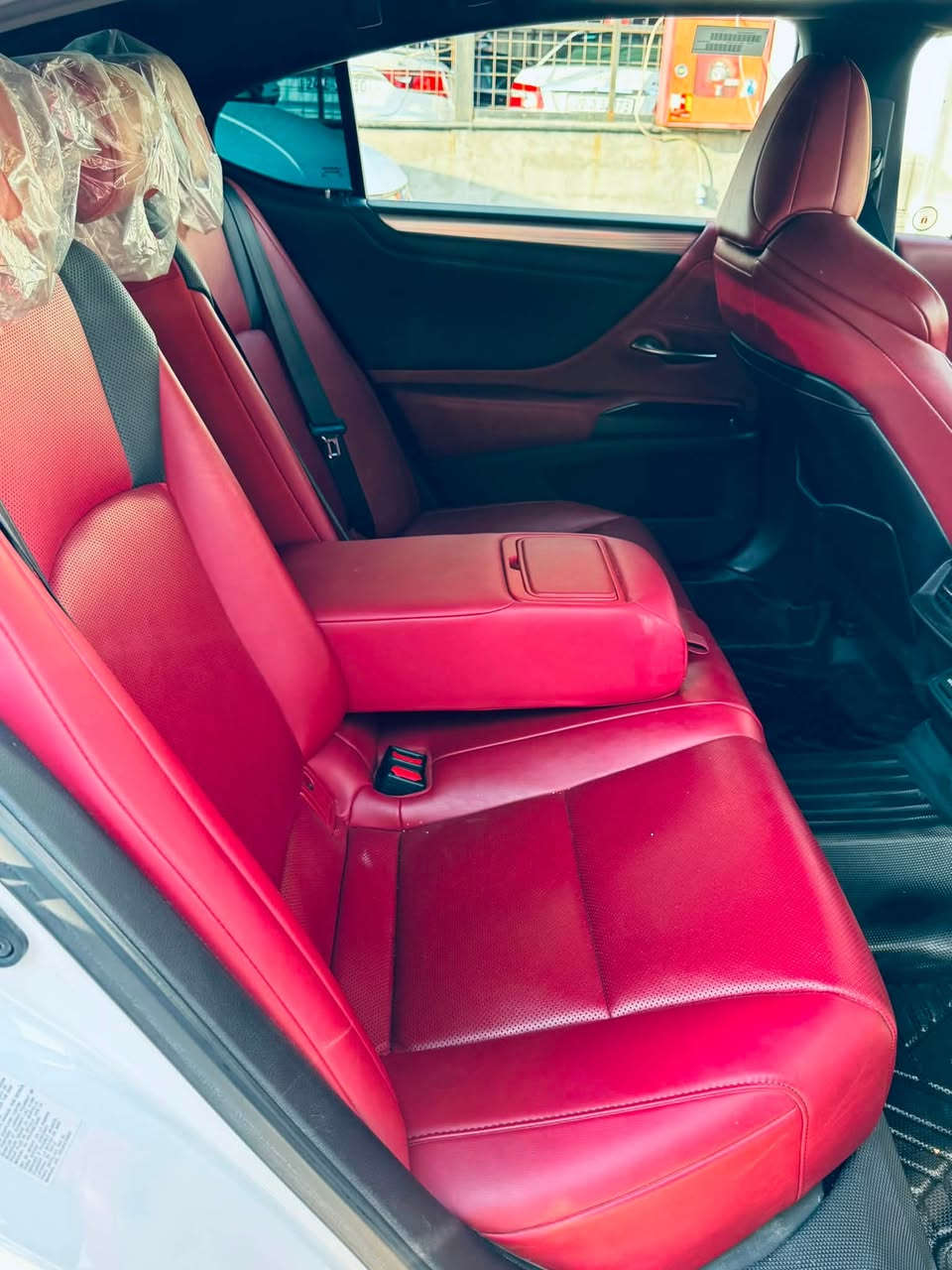 ليكزس ٢٠١٩
ماشية٥٠ الف 
F sport ES350
305 ورقة دولار امريكي 
بدون صبغ امريكي 
***********

