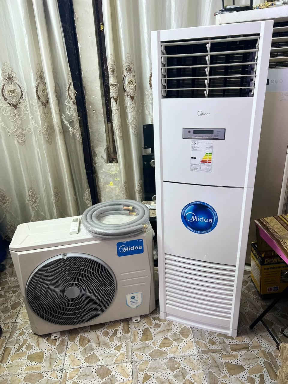 السلام وعليكم اخوان للبيع سبلت ميديا 2 وثلث  كنتوري 
نضافه 95/100 تبريده ثلج ❄️☃️🧊+تدفئه 🔥🐦‍🔥❤️‍🔥 كامل مكمل جيب وشد بواري جدد ريمونت وايرات اخوان 
 السبلت كله على وضع الشركه  الجهاز رديتراته صفر  
غازه 410 غاز مقفول مالت الشركه مغسول وجاهز 
بعد معروف الميديا بتبريده ودفعه القوي جاهز بس عليك تشده مشتغل موسم واحد راديترات لوك موس 
السعر٥٢٥ وبي مجال بسيط 
شارع فلسطين ***********
