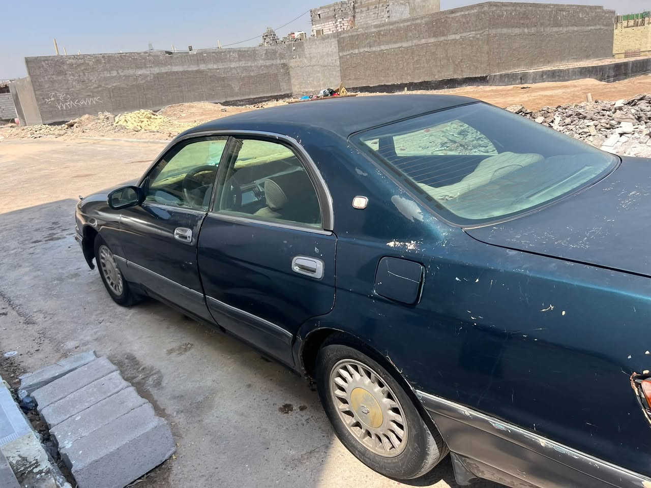 السلام عليكم 
بطه فصل للبيع لون نيلي 
السياره محركها زين فقط الباور يذب دهنه 
 بسمنه السنويه غير منتهيه 
السعر 40وبيها مجال 
مكان السياره ابو الخصيب حي العسكري 
لتواصل 
***********
