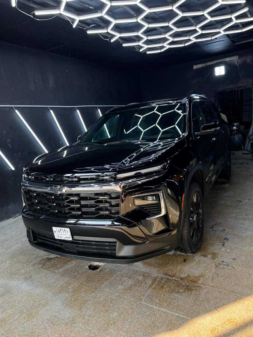 ترافرس2025 الشكل الجديد 

CHEVROLET TRAVERSE  LT 

فئة LT مواصفات RS  لون اسود مميز طلب خاص تجي شباك  اسود ويل20 كتابات علامات وحتى علامة الشوفر تجي كلها باللون الاسود 
ملاحظة قبل كلشي استخدملها فقط البانزين السوبر والمحسن والدهن امزويل الامريكي للعلم

فول مواصفات للأخير دبل فتحة بانوراما

ماشية ٩٠٠٠ مايل فقط بعدها ع مشي امريكا

مرقم بغداد باقي سنة تتحول حرة

حادثها جدا بسيط وسطحي باب خلف السائق بدون دواخل وموضح بالصور  فقط طختها بسيطة شواصي لغود كلها مكفولة وعندي بيها سونار (( الايرباك سليم ))

المواصفات :
بانوراما فتحتين- انارة ابواب في الضلام  -شاحن لاسلكي -كشنات vip منفصل - ٥ كاميرات (360) - رادارات 360امامي خلفي جانبي - كشنات جلد - تدفئة كشنات - تدفئة ستيرن - صندوق كهرباء - انارة محيطية جميلة جدا- تشغيل عن بعد - نقاط عمياء - كشن كهرباء هزاز عند التحذيرات- شاشة داتا شو تحذيرات المخاطر على الطريق - حساسات - تحديد مسار - اوتو ستوب - توقف ذاتي عند الاقتراب من السيارات من الامام والخلف والجوانب - نظام ترحيب عند الاقتراب - قفل تلقائي - اشاير بالمري - هيتر بالمري - سايد بريك بصمة - ٤ وضعيات قيادة - مناخ منفصل - فول تحكمات ستيرن - اضاءة العالي اوتو - منظومة زنون بلادي
شاشة كبيرة بيها هواي خصائص وتحكم كامل بالسيارة من خلالها تعرف استهلاك الدهن والفلاتر وهواء الاطارات وتكدر تنزللها تطبيقات من المتجر مالتها نظام GBS ملاحة والكثير من المواصفات الاخرى الحديثة

٧ راكب - ٣ قطع تبريد وبقية مواصفات الفول 

بمحرك 2500 تيربو جارج اقتصادي وسريع بوضعيات قياده

‏‎السيارة جديدة بمعنى الكلمة وبالواقع بعد احلى ومصلحها تصليح درجة اولى ومابيها نقص برغي جاهزة للأخير واي گلوب مامشتغل بالدشبول وترايها مال زيرو 

للسعر ٣٢٠

مكاني الناصرية

اي استفسار مراسلة او اتصال نزوده بتفاصيل كاملة مع السونار
***********
