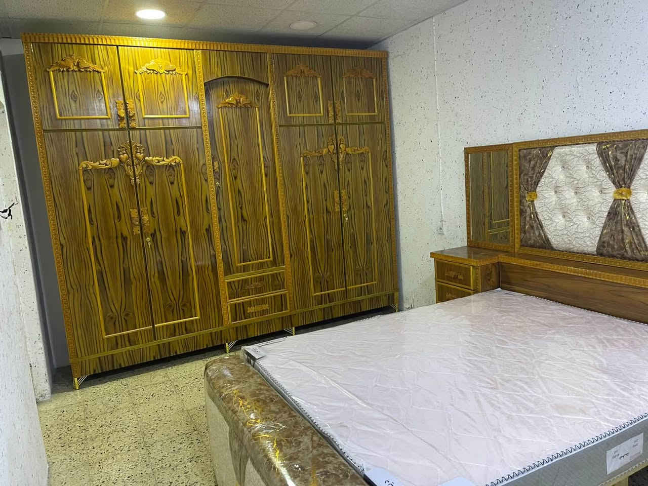 غرفه للبيع صاج خشب عراقي فصال تركي صارلها 6 اشهر مستعمله السعر 850 بيها مجال للتواصل ***********
