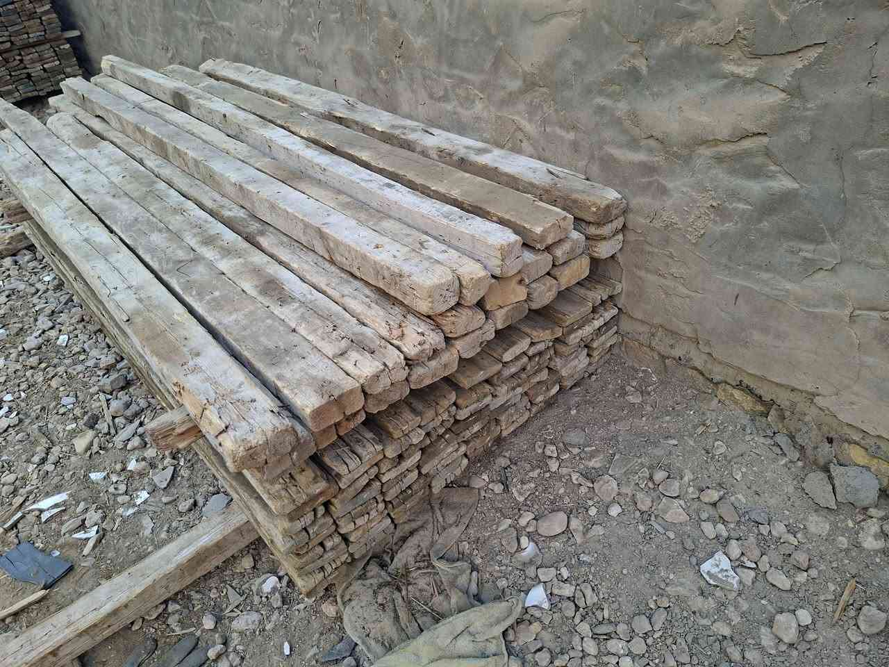 قالب خشب للبيع ٨ مكاعب مع ١٧٥ جك عنوان حلة مركز للأستفسار الأتصال ***********

