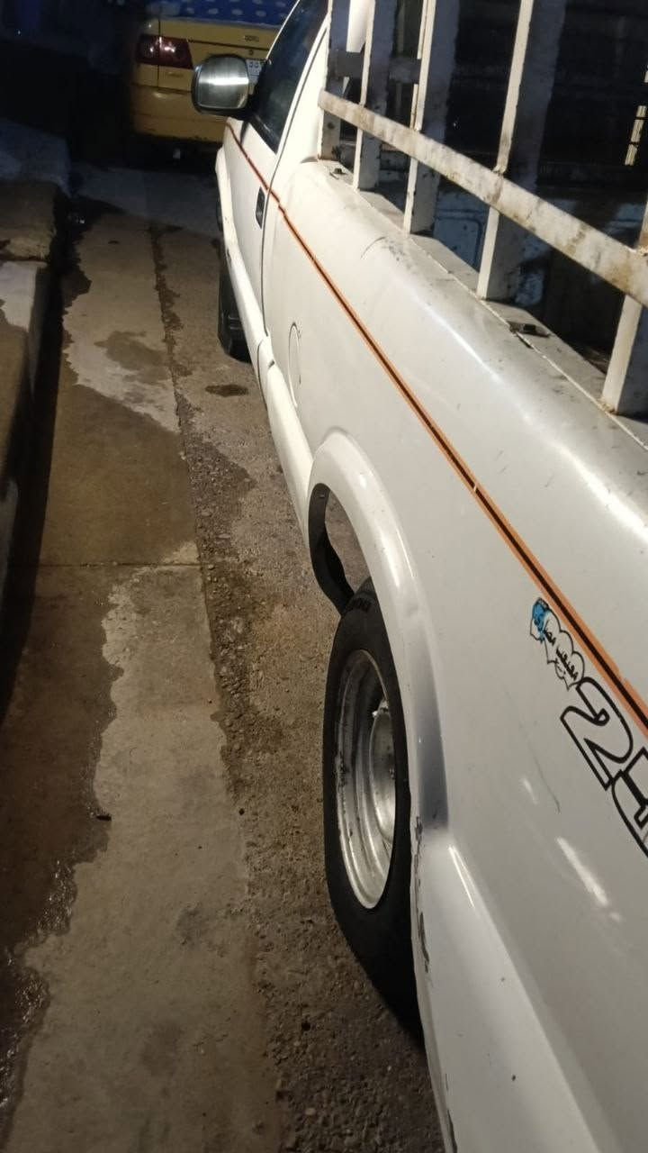 سيارة فورت أمريكي مكينه برادو موديل 200 رقمها بغداد  تحويل شوكت ماتريد  سعرها 30 بيها مجال العنوان بغداد حي النصر هذا رقم صاحب السيارة اتصال أو واتساب ***********
