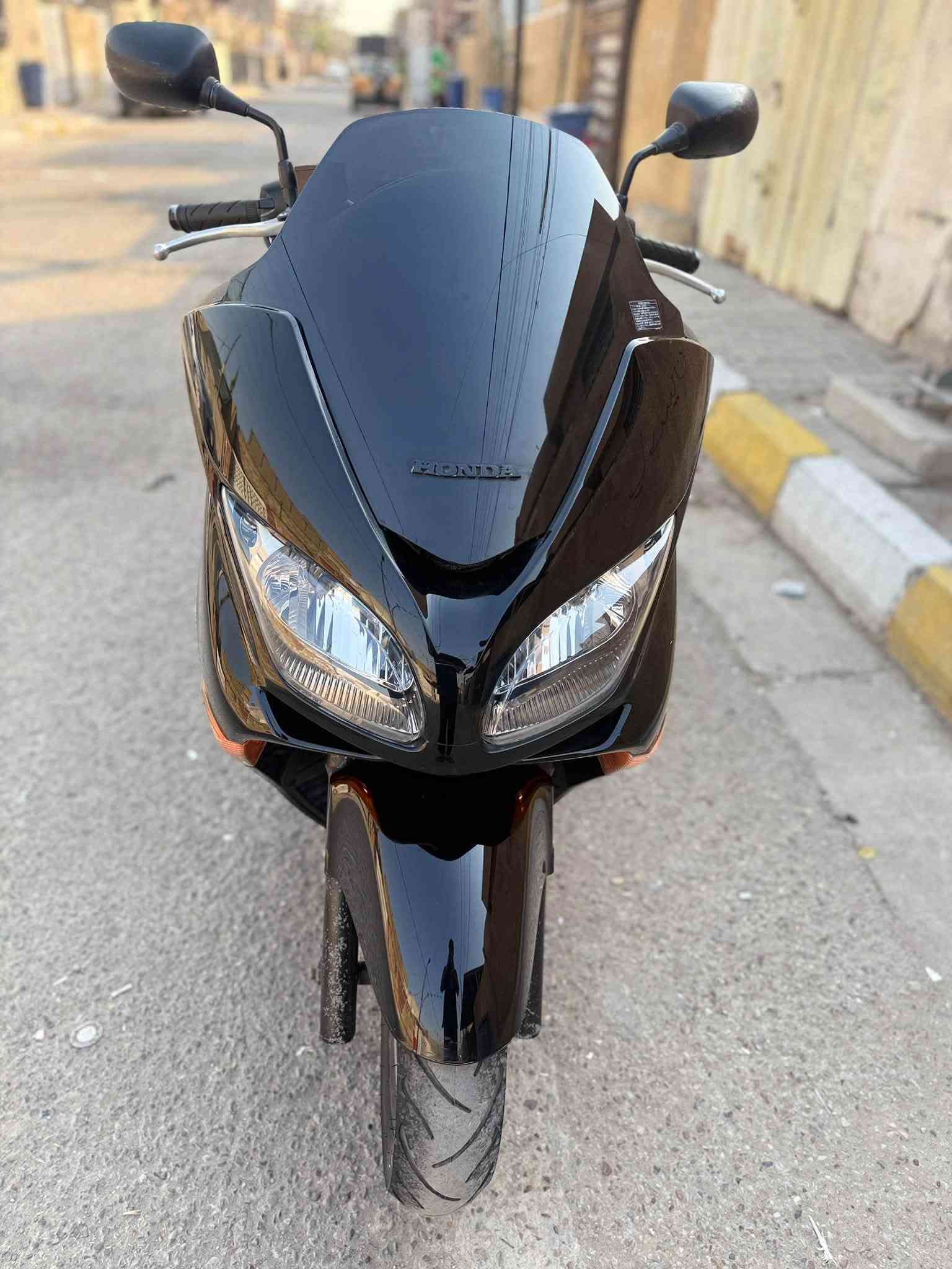 السلام عليكم 
الجديد MF0.9 دراجة كلش جديدة بحالة الوكالة
كرستال سبعة كير وأربع تحويلات دراجة كفالة وشرط
برغي ممفتوح واحلى من الصور بدون قطرة صبغ 
كهربائيات تخم تاير كلهة كاملة اوراق موجودة 
مكاني بغداد العبيدي ***********

