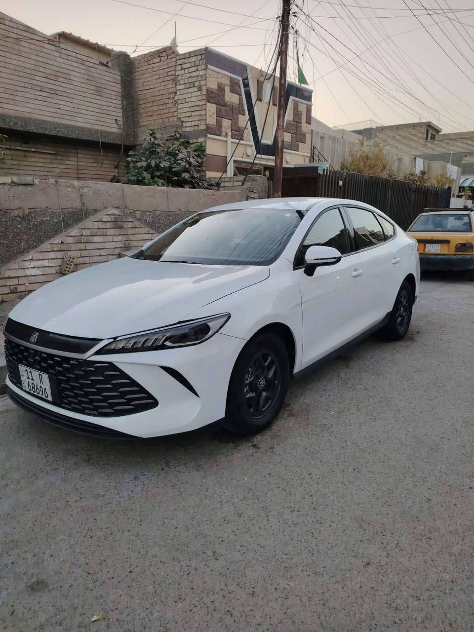 سلام عليكم للبيع كن بلاص بيه بنيد صبغ وجاملغات بارد قليل بدون دواخل بدون ايرباك والدعامية بلادية حادث سطحي بس من فوك ماشية 32 الف الكلي السعر 18.400 وبيه مجال حك جيتك تحويل مباشر شرط العقد المروري مكاني بغداد الدورة او حي الجامعة ***********
