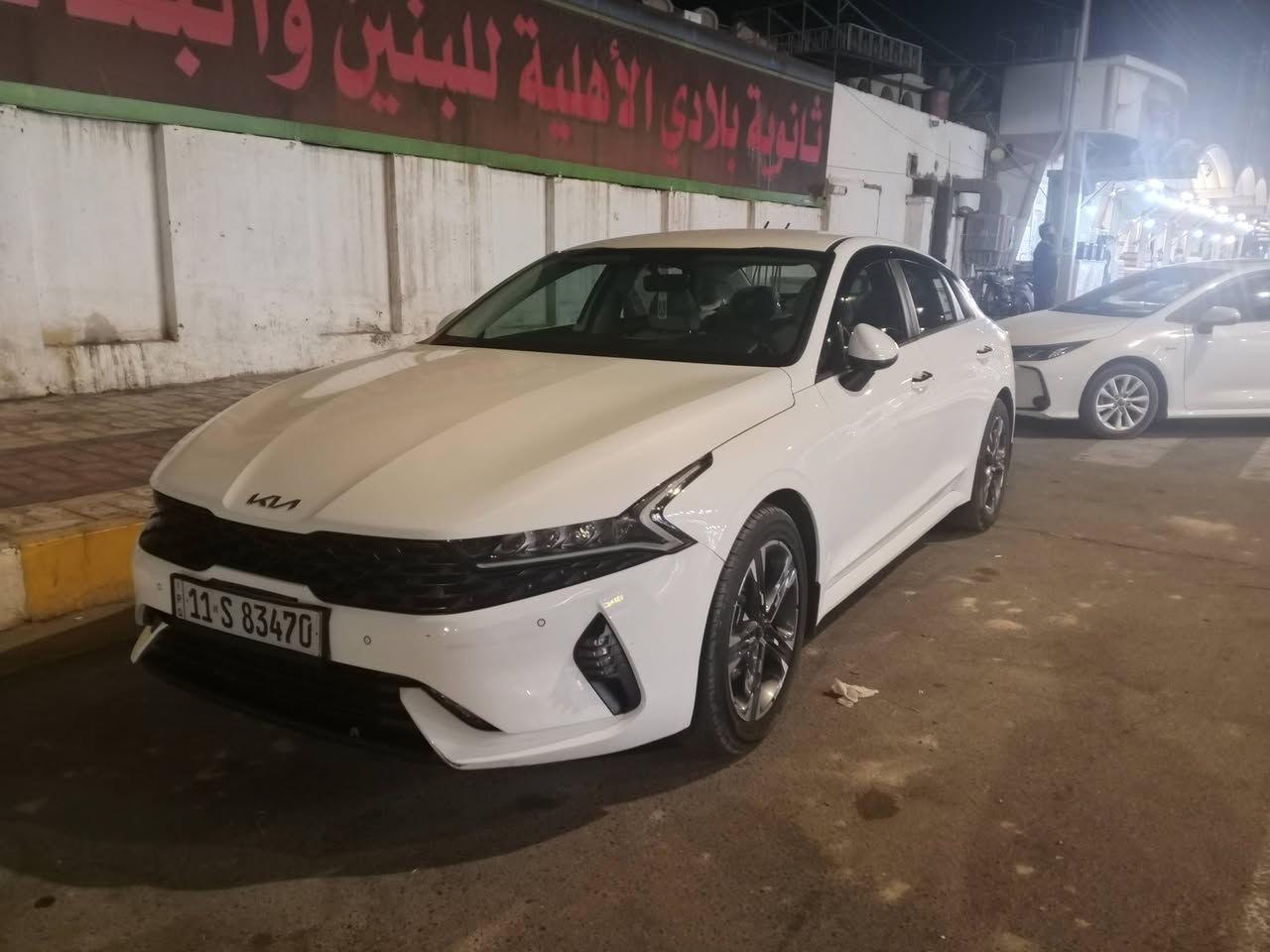 كي فايف خليجي موديل 2022 
مكفوله من الضربة والصبغ وتبديل والفتح 
ميكنه 2000 دوش 
رقم بغداد بسمي فول مواصفات عده بانوراما 
بصمه تشغيل وتشغيل عن بعد 
بصمه جنطه بصمه بيبان جنطة ذكيه 
مري شفط اشاره بالمرايه ترحيب 
حساس امامي وخلفي 
لد امامي وخلفي 
كامره وشاشه بلادي 
تبريد لمس قطعتين تبريد 
مكان السياره ناصريه مركز 
***********
