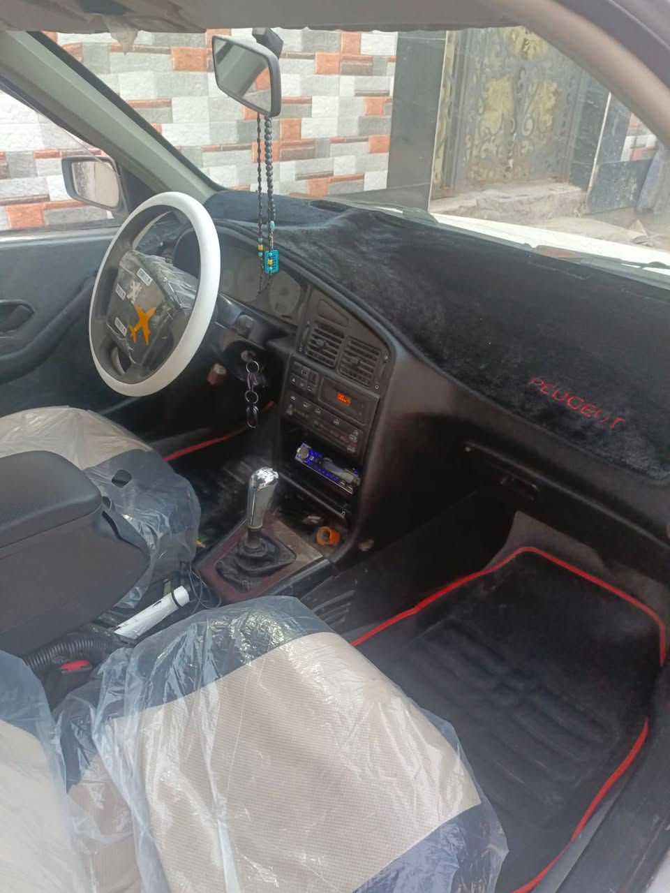 بيجو بارص رقم بصره سنوية ال٢٨ تحويل مباشر كير مكينه تبريد ثلج سياره حلوه مكفوله من الضربه سياره مبدل بيها بس بنيد ومكان السياره ميسان المجر الكبير  السعر ٢٨وبيها مجال قليل رقم الهاتف *********** بيه واتساب
