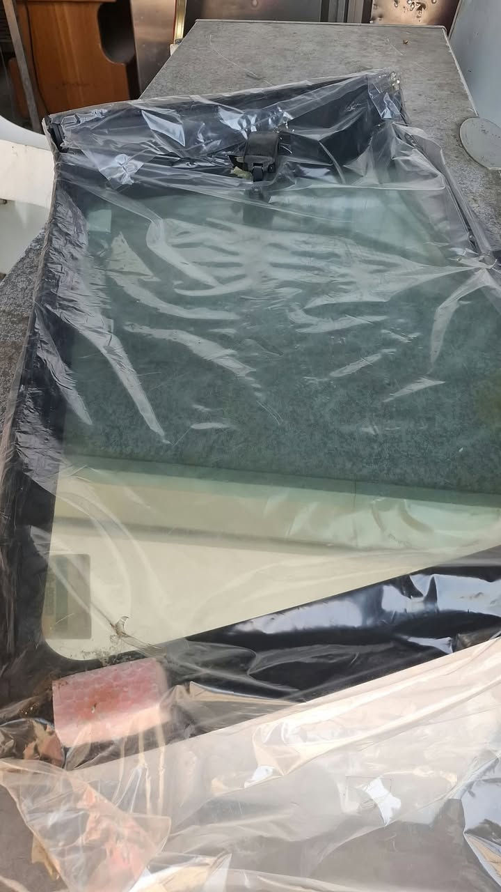 لاندكروزر 200 • زجاج ربع خلفي • ٢٠٠٧-٢٠١٢