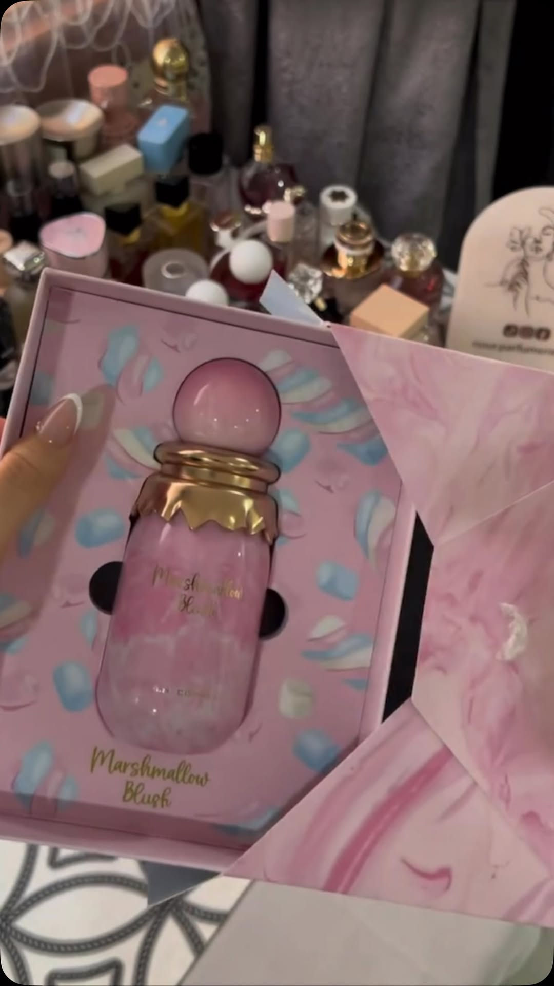 مستحضرات تجميل • مكياج • عطور