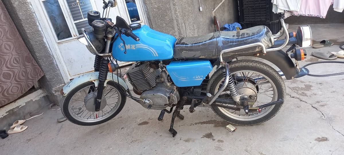 راجة MZ موديل 82 للبيع دارجة حلوة ونضيفة سايز 2 مكان ديالى الخالص بيع ومراوس سعر الدراجة 1,350,000 والاتصال عل رقم واتساب وخاص مفتوح *********** المو شراي لا يتصل ولا يراسل رجاء
