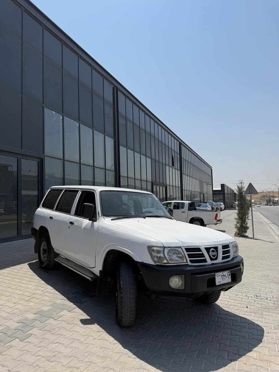 نیسان پاترۆڵ ٢٠٠٢
موحەسەن 
ئاڕمی پلاستیکی سلێمانی 
گێڕو مەکینە بەشەرت 
دەبڵئەکسل مەزبوت بەشەرت
کارەبایات کامل مەزبووت 
٥ پارچەی بۆیاخە 
سەقفو شانی بۆیاخ نیە دەعمی قورسی نیە 
زۆر تنو تۆڵو بێکێشەیە 
نرخ ٥٧ گەڵاو معامەلەیەکی کەم 
***********
*********** السليمانية, العراق

