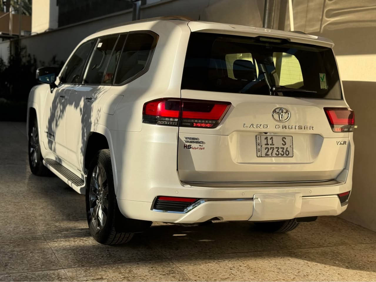 لاندكروز 2023 vxr وكالة ساز 
ماشيه 21 الف 
داخل جلد احمر واسود 
مقاعد كهرباء 
تدفئه تبريد 
ستيرن كهرباء 
باب الصندوك كهرباء 
حساس امامي خلفي 
8 ايرباك 
داتا شو 
سستم صوت jbl 
4  كامرات 
شاحن لاسلكي بغداد, العراق

