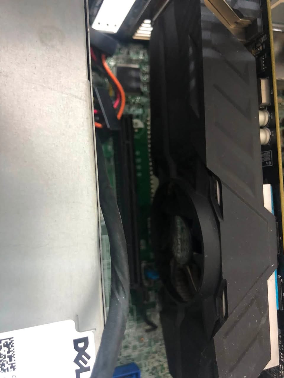 سستم دل 7040
5 جيل سادس

رام 8 ddr4 

هارد ssd 120 

كارت شاشه 1050 ti 4g  بدون بور 

البورد ياخذ m.2 

وندوز 10

260 الف 

بغداد المشتل 
***********
