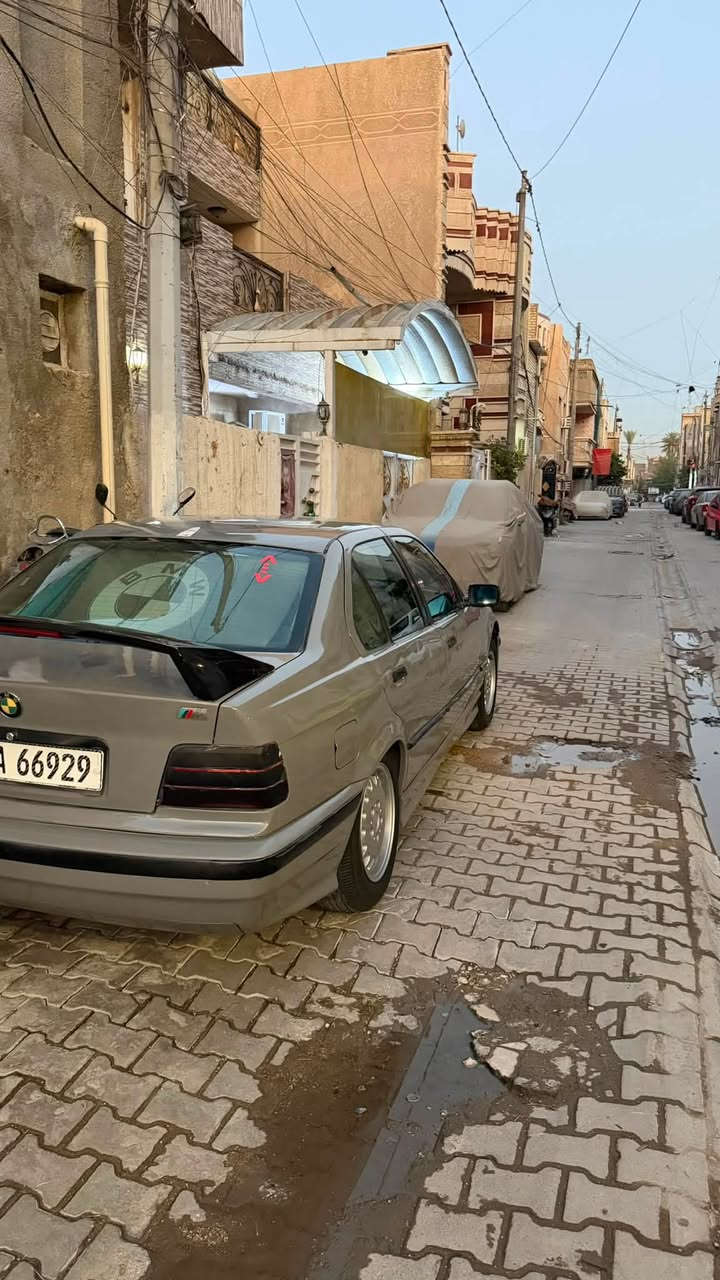 سلام عليكم للبيع بي ام E36حجم ٣٢٥اصل
سيارة كير عادي تبريد نقص سيارة حلوة وكاعدة رقم ديالي بسمي سنوي لل٣١ مكاني بغداد حرية رقم هاتف *********** 
سعر سيارة ٤٠ وبيهة مجال
