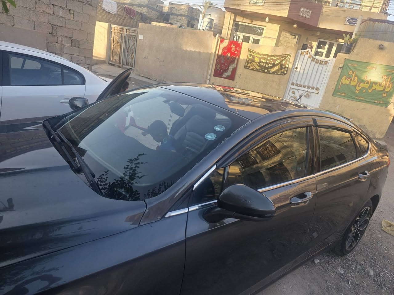 فورد فيوجن
٢٠٠٠تيربو مكينة جديده
صبغ قطعه وحده بنيد
بدون ايرباك
فتحه سقف
تبريد تدفئة
كشنات جلد اسود
كشن تدفئة 
بيه بارد جاملغ امامي ورصعات راجعه بارد
رقم اربيل 
سيارة بسمي 
سعر ١٠٥ بيه مجال بسيط
***********

