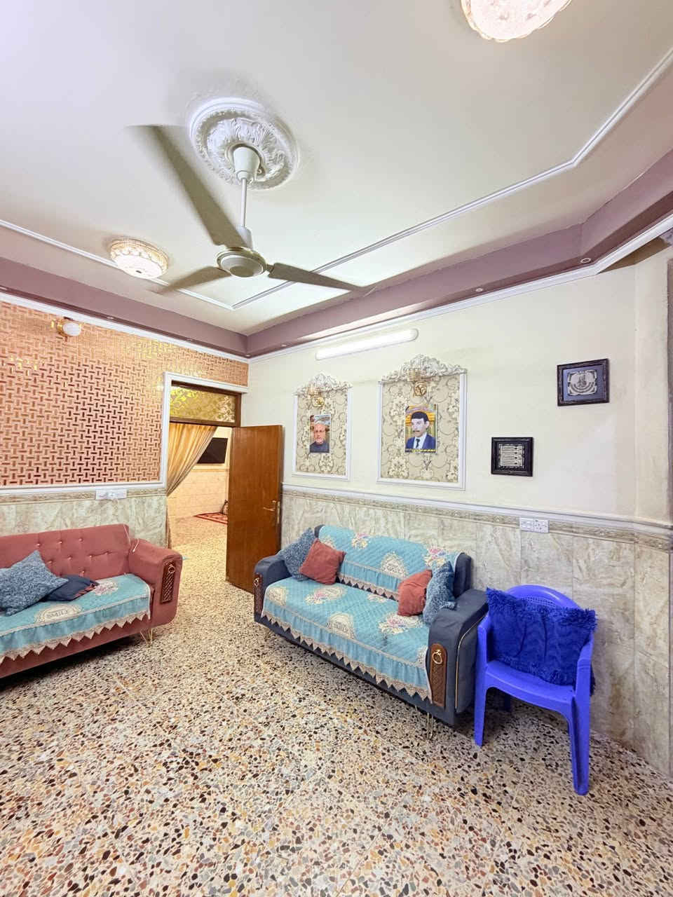 دار 100م زنجيل للبيع طابقين
واجهة 7.15 سم
والنزال 14
طابو صرف زراعي سند 25 (سهم بأسمي بالسند )
الطابق الأرضي: استقبال + غرفة نوم  + حولي + مطبخ + حوش خارجي + 2 حمامات سقف مسلح والبناء طابوق . 
الطابق الثاني :
ماكامل فقط انارة
الصطح بي مخزن مع غرفة سندويش وملبوخة الستارة والبتونة
مثل ماموضح بالفديو والصور
 العنوان :  الشعلة الدوانم مقابل قطاع السابع
قرب حسينية حبيب ابن مظاهر
تفاصيل اكثر ... 
هاتف ‏‪***********
