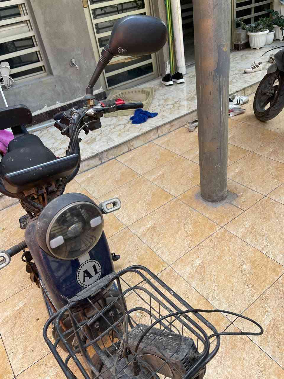 السلام علیکم
دراجه شحن كوم حديد عوزها بس بطاريات
السعر 125وبيها مجال لشراي
الاستفسار على الرقم ***********
