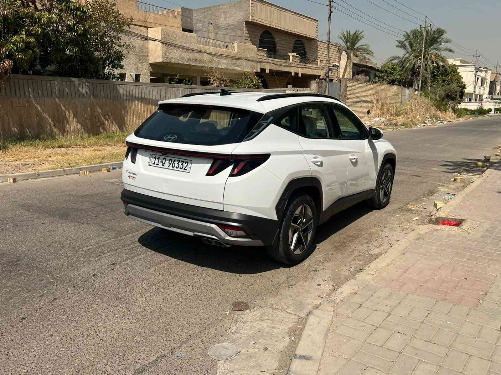توسان موديل 25 خليجي
ضمان شركه الاولى …..
رقم بغداد بأسمي 
ماشية 34ألف
فول مواصفات
مقاعد كهربائية          
تبريد كشنات 
داخل ابيض 
تبريد قطعتين 
ويل كب حجم 19      
صندوق ذكي كهرباء 
ترحيب عند الاقتراب 
تحكمات استيرن. 4 جهات 
حساسات خلفية + امامي
شاشة كار بلي 
شاحن وايرلس
بغداد /حي جهاد / اطباء 
الاتصال / واتس اب 
***********
