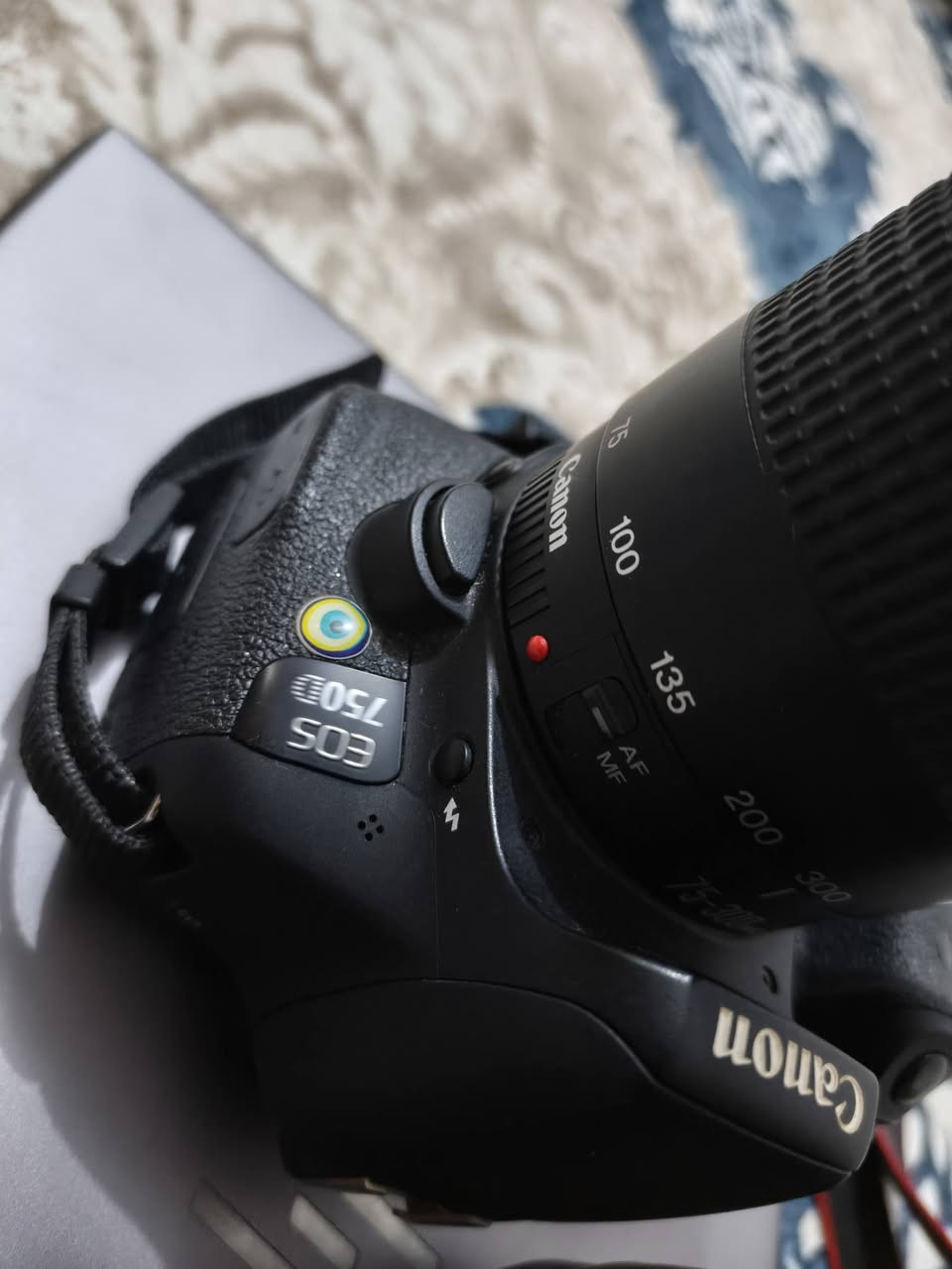 كامرة كانون 750d فول مواصفات استخدام قليل وشخصي جدا
شرط النظافه ميه بالميه بدون اي عيب او تصليح لا جلخ ولا طخه تاخذها شرط طك كارتون والصور كدامك توضح 
مع عدسة 18-55 مثبت بصري فيديو
وعدسة 75 - 300
وايضا العدسات بدون اي عيب وطك كارتون شرط
ومع ذاكرة 64 جيجا اصلي 
للبيع بسعر 490 الف
مكان نجف
تواصل وتساب ***********
