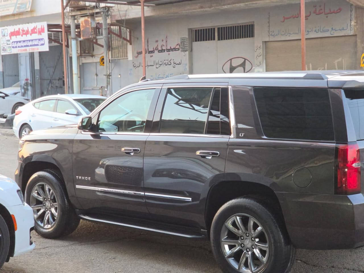 السلام عليكم تاهو ٢٠١٦ وارد امريكي LT ضررها جداً بسيط لاداخل لا ايرباك لاتعديل رقم بغداد دولي بأسمي سنويه جديده الى ٢٠٣١ هزه جديده مواصفاتها رادار خلفي امامي حساسات جنطه كهرب شاشات خلفيه ومقاعد الثالث بشرط محد صاعدهم من الشركه داخل جلد كشنات حار بارد وكهرباء كشن خزن قاصه 
تخم خلفي امامي كله جديد بشرط تخم اطارات جديد كير ومحرك بشرط مامفتوح ولا صرف ولا نفخ السياره بوضع الشركه ميحتاجلها مصرف ولا دينار  ترهم بيع وترهم مراوس الخاص مفتوح وللاستفسار اتصل بالرقم ***********
