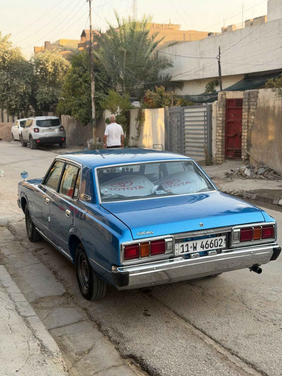 كراون 1976 سياره شوفت عينك جديده بمعنى الكلمه💯
              (للبيع او للمراوس )💯💯💯💯
مكينه 4سلندر بلاد كير عادي تبريد ثلج سياره جاهزه
كلها على وضع الشركه رقم بغداد ب أسمي 
السعر 100$ يعني شده قفل قفل قفل 🛟🚨
مكاني بغداد الدوره أو البياع ورقمي ***********
