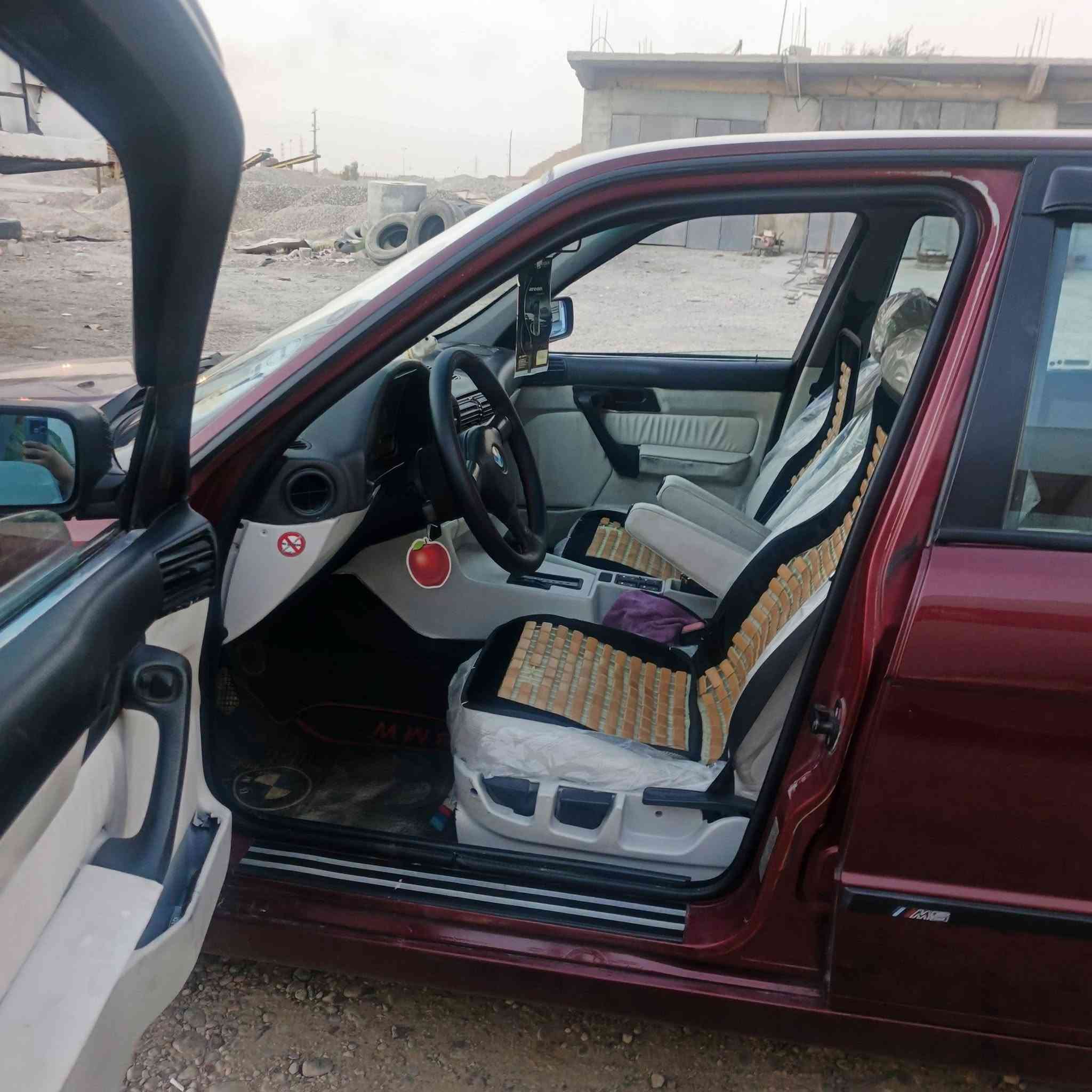 السلام عليكم لبيع بي ام 525i رقم نينوى شرط التحويل تبريت مو شقال اوتماتيك تنته موديل 92 السعر 58 وبيه مجال عنوان صلاح الدين قضاء بيجي رقم التلفون ***********
