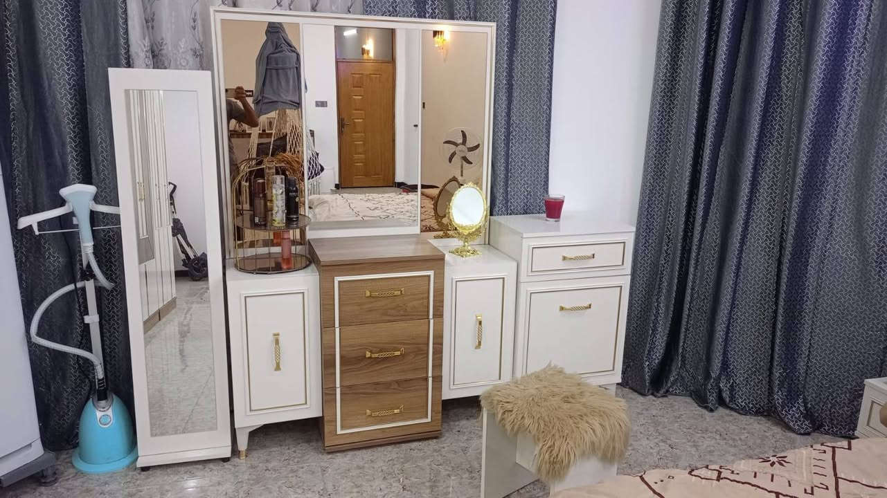 غرفه نوم تركي 10 قطع كلش نضيف ما بيه اي خلل سعر بيع مليون بيه مجال واتساب ***********
