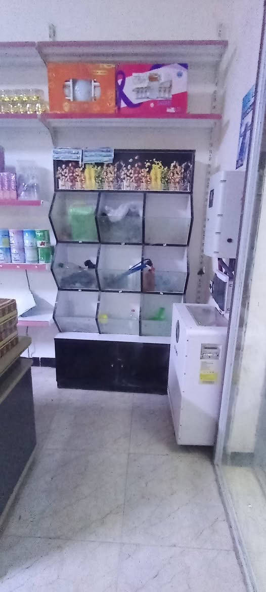 عارضه وميز مكتبي  اخو الجديد مستعمل قليل للبيع
ميز مكتبي تجاري صاج مضغوط
عارضة كرزات  او مواد غذائية
للتواصل عبر الواتس اب ***********
