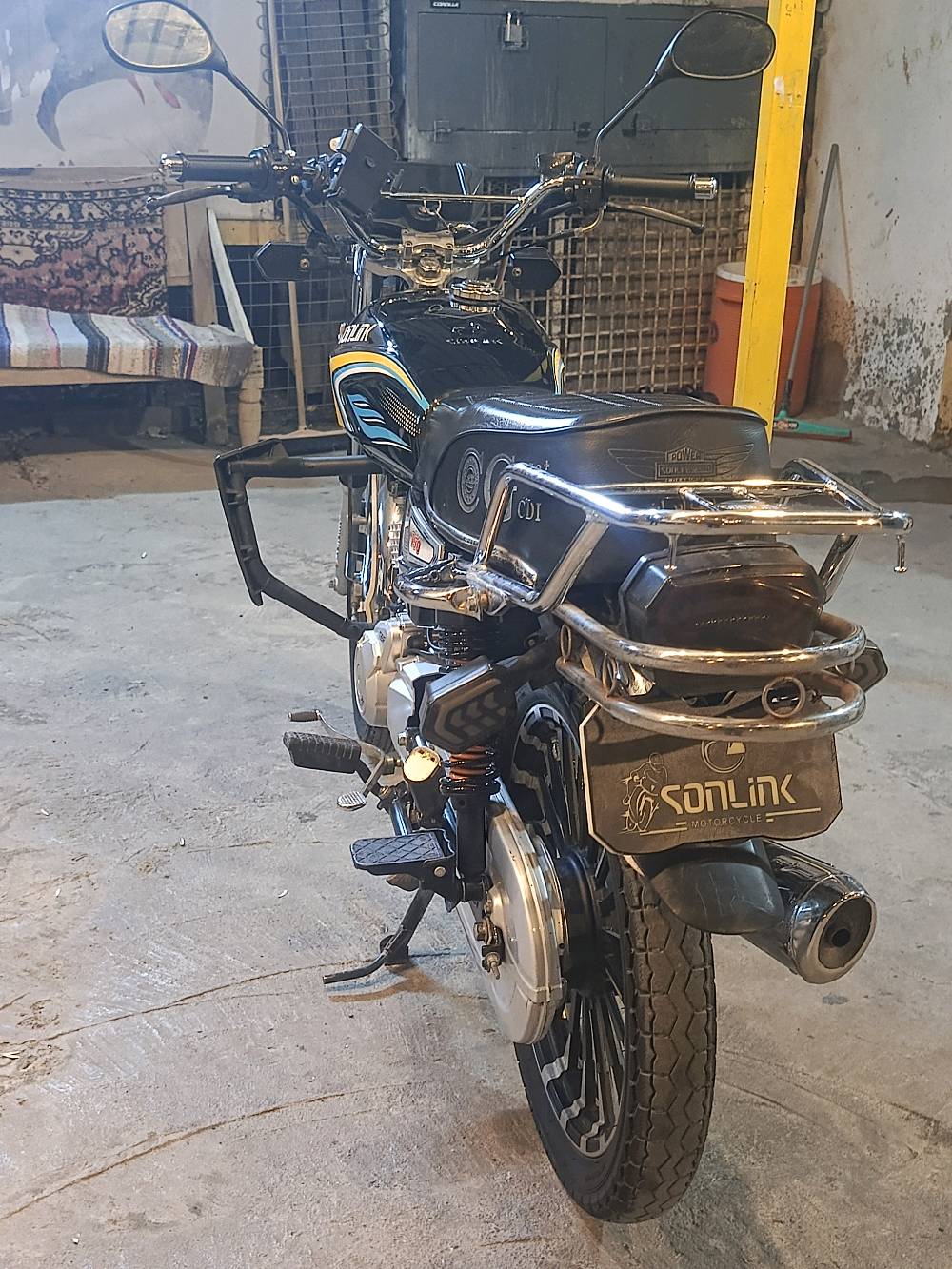 يالله .دراجه سونك محرك. سي بي اف  150cc موديل 25.دراجه نضيفه عل وضه شركه سعر مليون وبيها مجال .. ***********