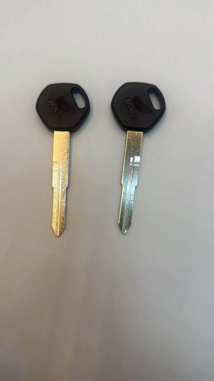 مجموعه من مفاتيح الدراجات النحاس الخام
🔑 حارث البغدادي للمفاتيح والريمونتات  ومكائن قص المفاتيح
✅ البيع بالجملة والمفرد
أسعار مناسبة وجودة مضمونة وخدمة توصيل سريعة.
للاستفسار❗️❗️وتساب
(***********)
العنوان ❗️❗️بغداد شارع الرشيد مقابل سوق الصفافير

