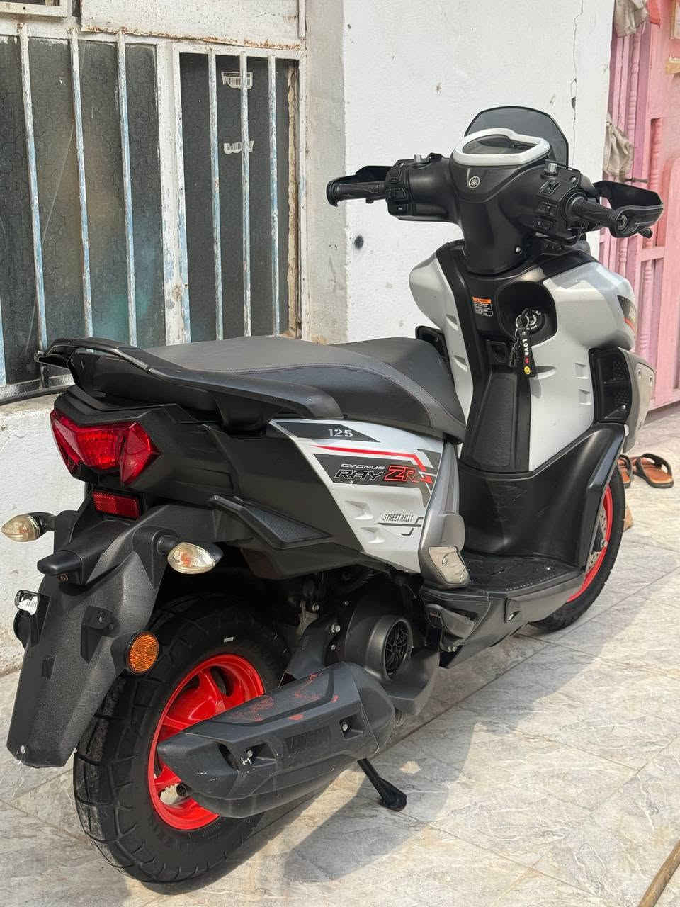 السلام عليكم ZRللبيع مديل 2024
مكان سماوه قضاء سوير 📍
السعر 2200وبيه مجال 
رقم ***********
