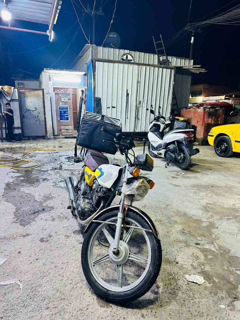 دراجه سيفان مال شغل
محرك محور
سعر 300 وبيه مجال 
مكان بغداد مدينه 
***********
