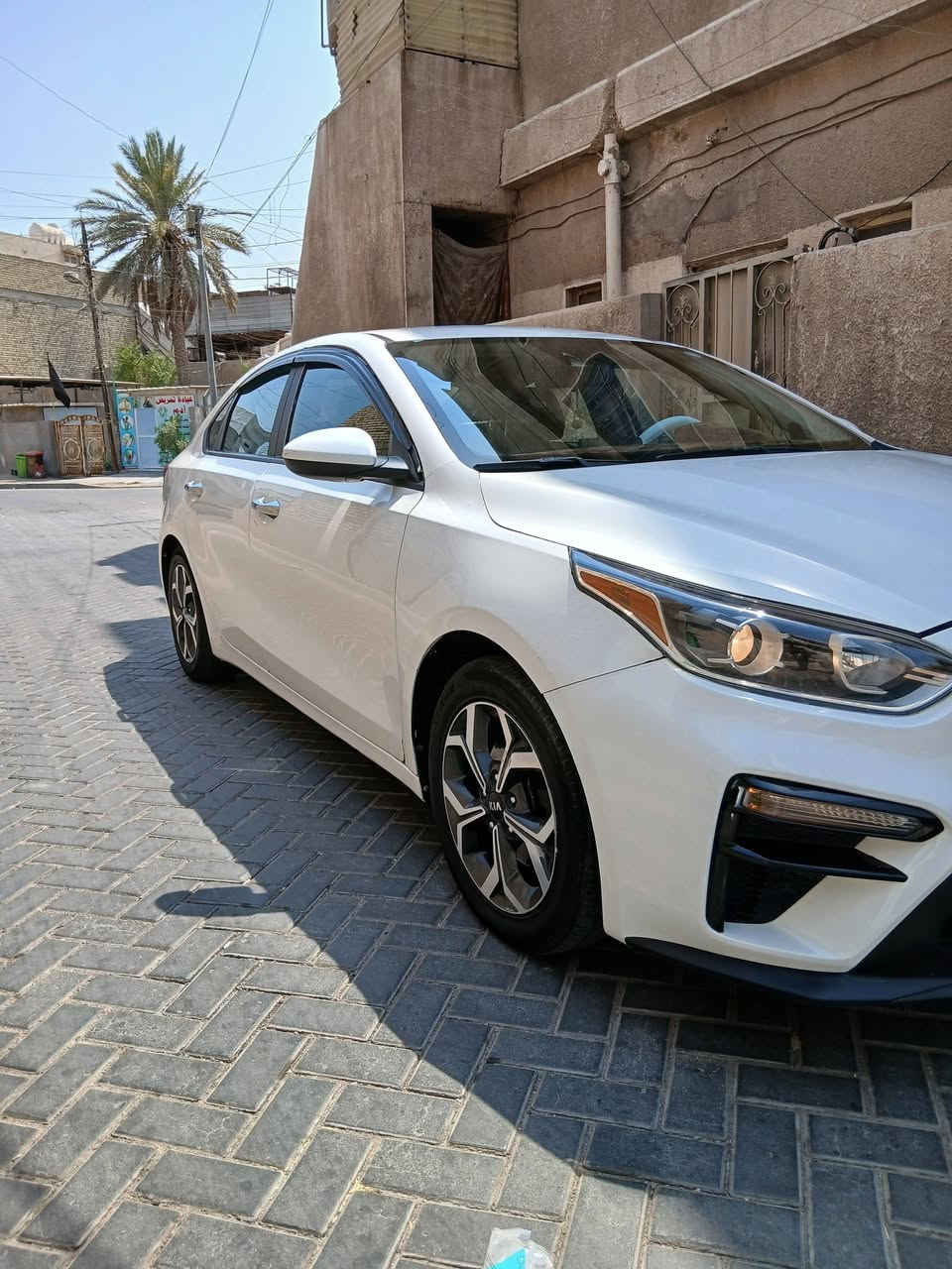 السلام عليكم كيه فورتي موديل 2020وارد امريكي  سونار منشور السياره جديده وجاهزه مكينه وكير وحداديه وصدر وتخم تاير مكفولات مكينه 2000دوش العنوان بغداد الرقم الهاتف ***********السعر 107وبي مجال شي بسيط
