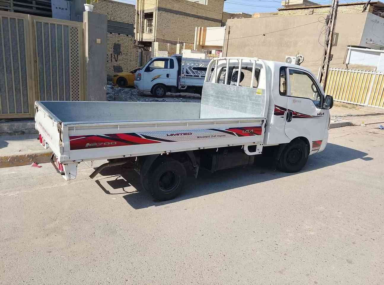 سلام عليكم  كيا للبيع 2016 سنويه جديده العنوان بغداد رقم الهاتف ***********
