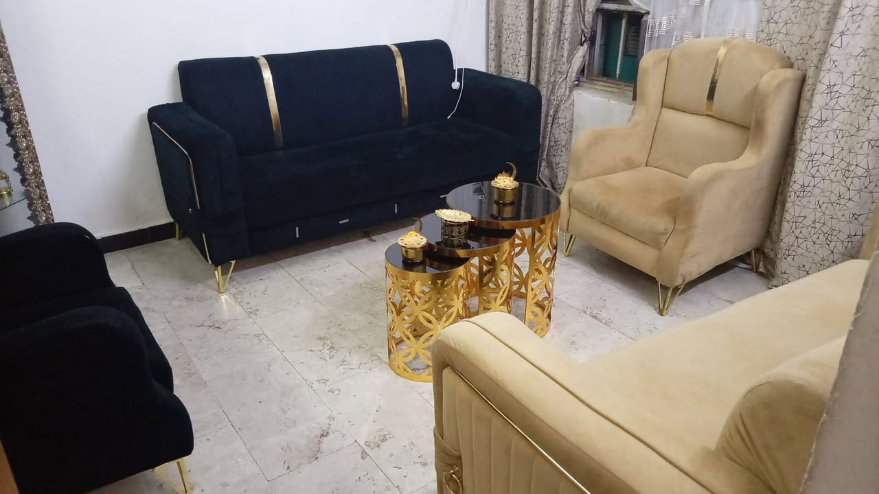تخم تسكام تكمه 8 مقعد نضيف ومابي ضرر 
المكان بغداد العامريه
السعر 200 وبي مجال بسيط
تواصل واتساب ***********
