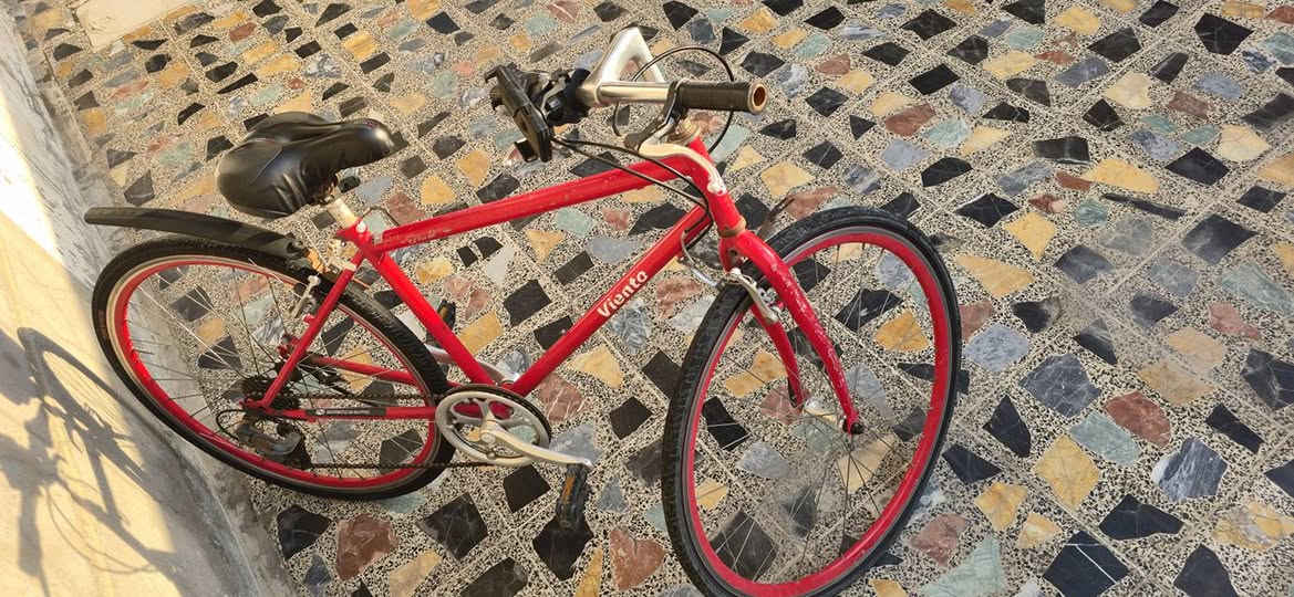 🚲 دراجة VIENTO للبيع

دراجة VIENTO بحالة جيدة جدًا، نظيفة ومستخدمة استعمال شخصي

🔴 لون أحمر مميز
⚙️ كير تبديل سرعات (٧ سرعات)
🛞 عجلات رياضية
🛑 فرامل أمامية وخلفية
🔧 الدراجة بحالة جيدة وتعمل بشكل طبيعي

💰 السعر: ١٥٠ ألف وبيها مجال بسيط
📩 للتواصل: ***********
