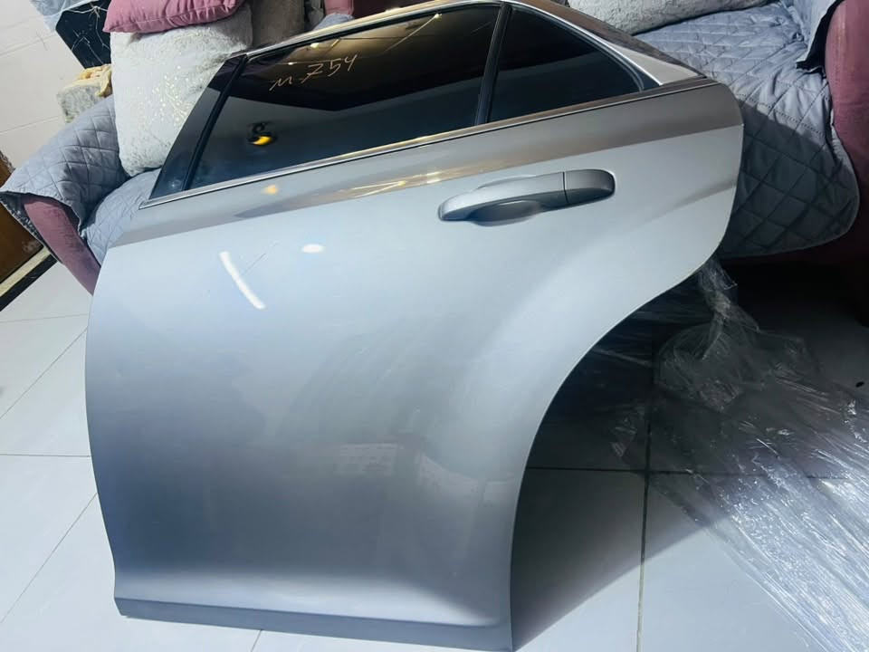 السلام عليكم باب اوباما خلف السائق مال تفصيخ جديد كلش وكامل مو فارغ للبيع ب200$ مكاني بغداد الطالبية 
***********
