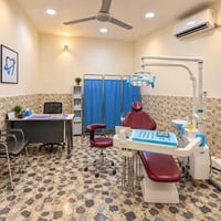 طب وتجميل الأسنان • أركية وفاضل • ابتسامة المشاهير