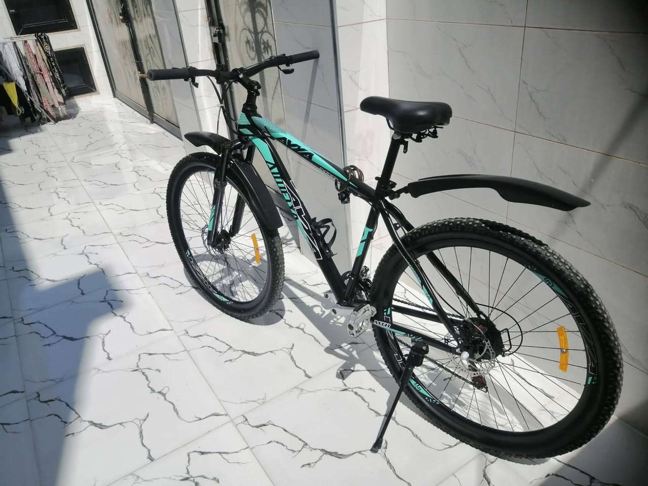 🚲🔥 دراجة هوائية جبلية MTB للبيع 🔥🚲

🏔️ المواصفات والتفاصيل:
🔹 حجم الدراجة 29 
🔹 دبل أمامي تحكم فتح 🔓 وقفل 🔒
🔹 بريكات ديسك أمامي وخلفي 🛑
🔹 عقرب وشفتر 3×6 — سرعة ⚙️
🔹 إطارات جبلية عريضة مناسبة للطرق المختلفة 🏔️
🔹 كشن مريح للقيادة 🚴‍♂️
🔹 حامل قنينة ماء 💧
🔹 تصميم رياضي ولون مميز 😍

✨ الحالة:
✅ نظافة 90%
✅بيها شط واحد موجود بأخر صوره
✅ ما بيها أي مشكلة أو عطل
✅ جاهزة للاستخدام 💯

🎁 ومعها هدية مجانية:
💡 لايت 1200 لومن
🔦 لايت + 🚨 رماش + 📢 هورن + 🔋 بور بنك لشحن الهاتف
كل هذا بقطعة وحده🌹
وقفل 🔒 و مطاره🥤 

💰🔥 السعر: 210 ألف دينار فقط 🔥💰

📱 للاستفسار والتفاصيل:
تواصل مباشرةً مع صاحب الدراجة على الواتساب:
***********

⚠️ ملاحظة مهمة:
أنا فقط مكلف بالنشر، رجاءً لا أحد يدخل خاص 🙏
للاستفسار والتفاوض والتفاصيل تواصلوا مباشرةً مع صاحب الدراجة على الرقم هذا ***********
