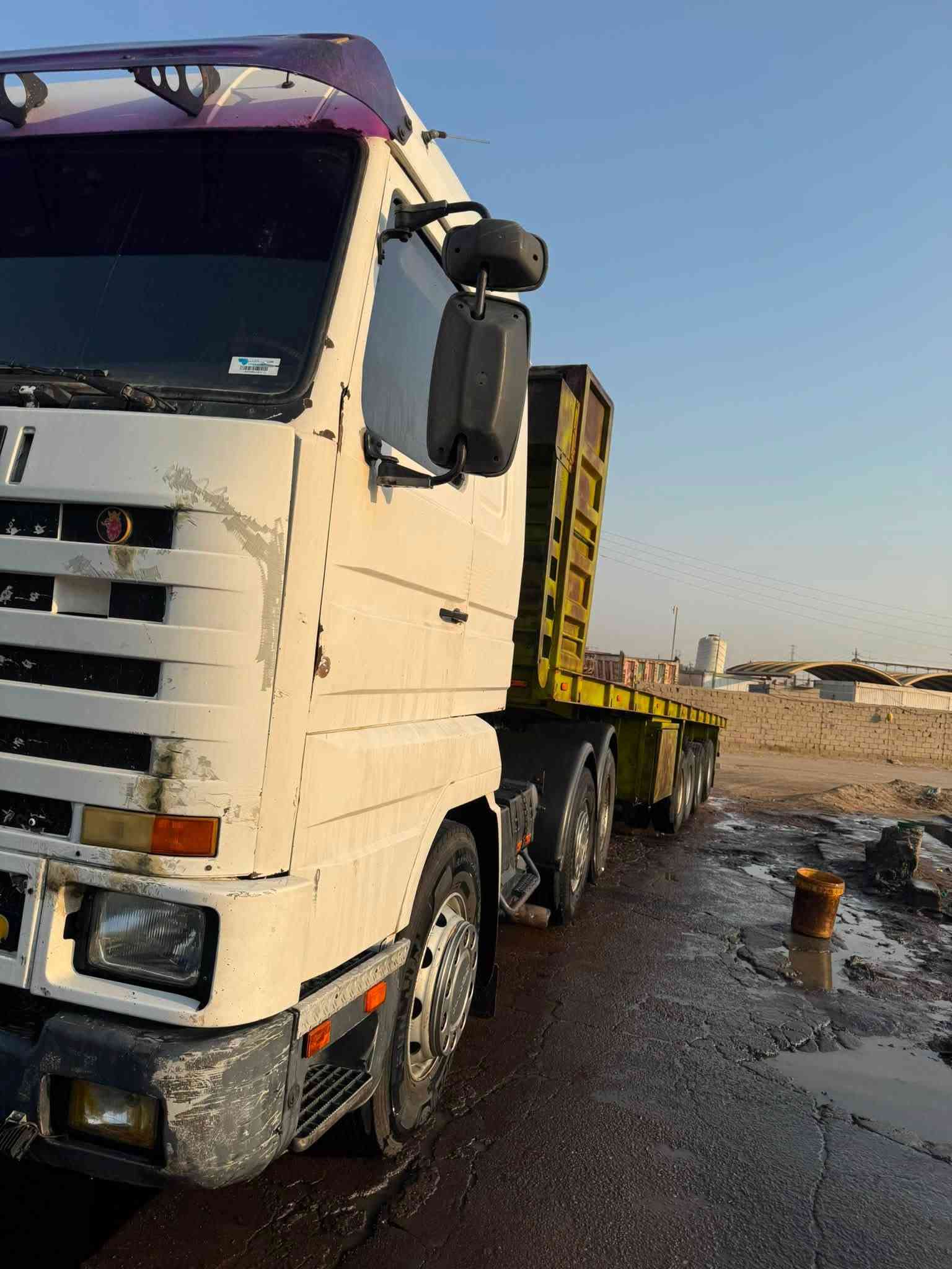 السلام. عليكم للبيع سكانيا 113سنكل امامي بلادي دوار وية الإستيرن رقمها كربلاء مشروع وطني باسمي السيارة مربوطة فلات ذات جوانب متحركة 4محاور 
مكينة 6سلندر /كير 3في3  اكسل بومة دسك 
كير ومكينة وأكسل وشاصي وقمارة خير من اللة
تخم بانزات من الرأس للعربانة 

العربانة حدادي 4محاور مزوج على 22ونص ثنين ثابت وثنين تعليك 
بس شاصيهة أوربي السمك 14
طولها 1340  /دناكيرها2كالبرس و2RR الماني 

السيارة بيهة تأمين على الأردن 
السعر (240) وبيهة مجال 
مكان السيارة بغداد 

***********
