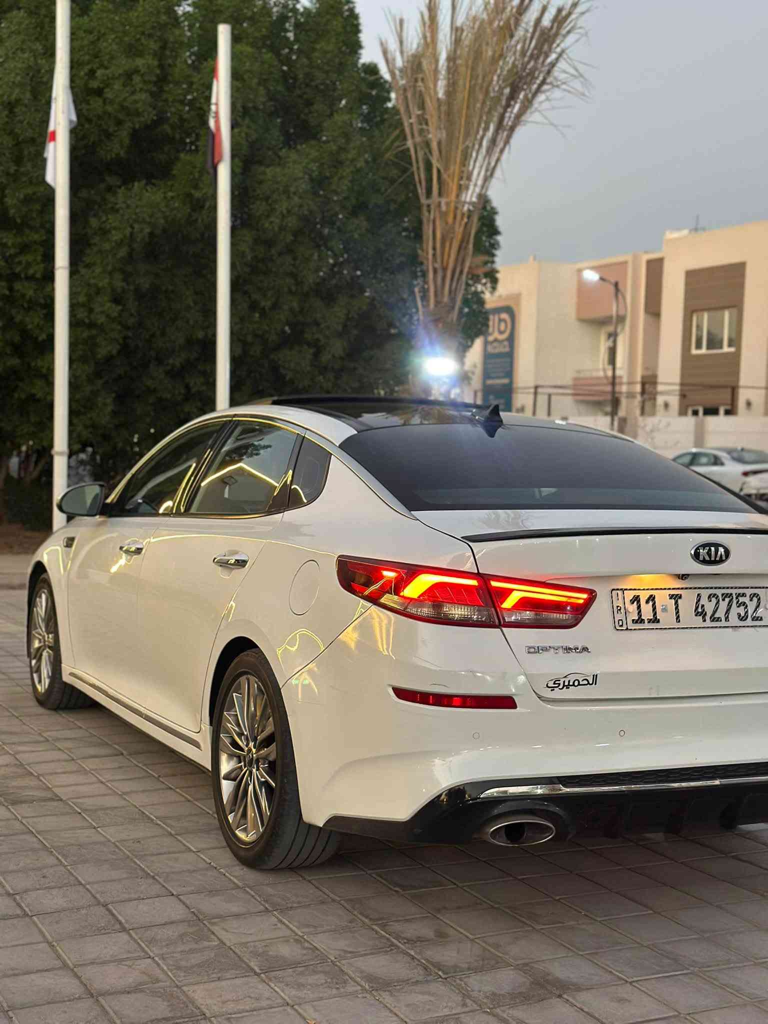 اوبتما 2019 sxl
فول مواصفات Sxl 
بانوراما
بصمة تشغيل وابواب
صندوق ذكي 
لايتات زنون 
سماعات كارديون هارمن 
رادار امامي وجانبي
اربع كامرات
كشنات الاماميه تدفئه وتبريد
كشنات خلفيه تدفئه
ستيرن تدفئه
كشنات خزن ميموري 
تحديد مسار 
كار بلي
مكانها كربلاء
ماشيه 85 الف
حادثها مرفق
و بابتين مبدلات نفس الون
لا تقانها بخواتها العميات 
السعر 130
***********
