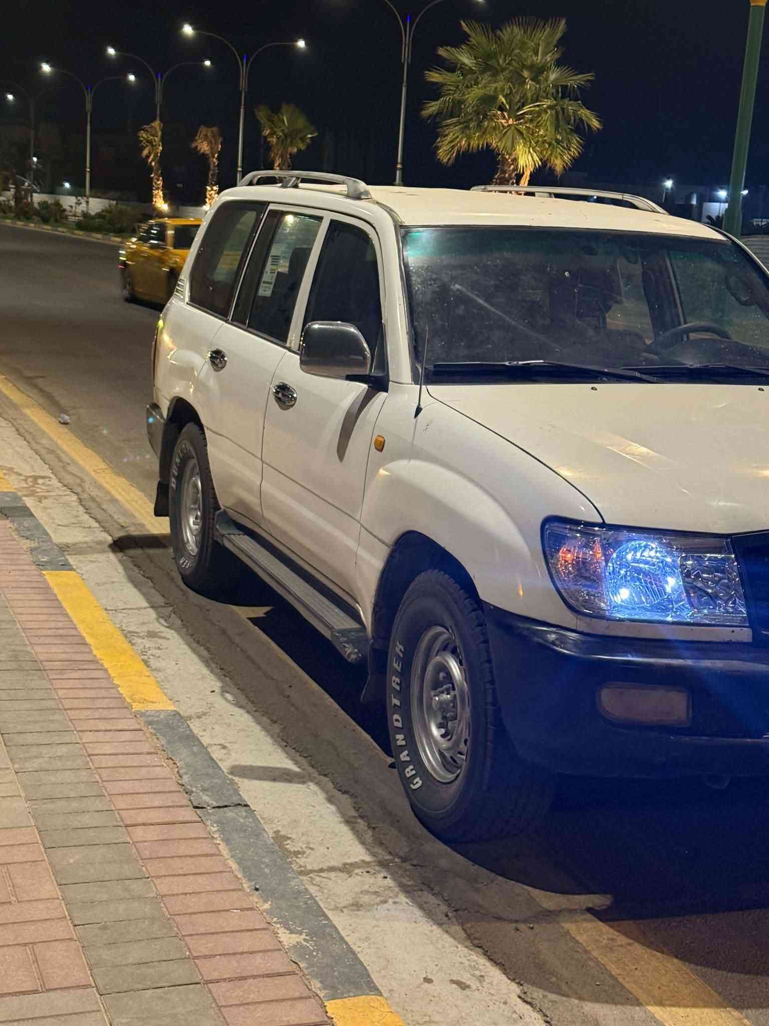 سلام عليكم للبيع او المراوس   تيوتا الاندكروز ٢٠٠٤ سنوية جديده ورقم إنكليزي بسمي
مثنى
محرك كير شرط ٦ سلندر بلاد كير اوتماتيك 

تخم تاير جديد كهربائيات شغالة  سبعه راكب بلاد ع وضع شركه سيارة دبل تانكي بلاد كفاله من فتح وتبديل فقط صبغ عام جماليه

سعره 120 وبيه مجال 

مكان سماوه 
أي استفسار اتصال 
***********
