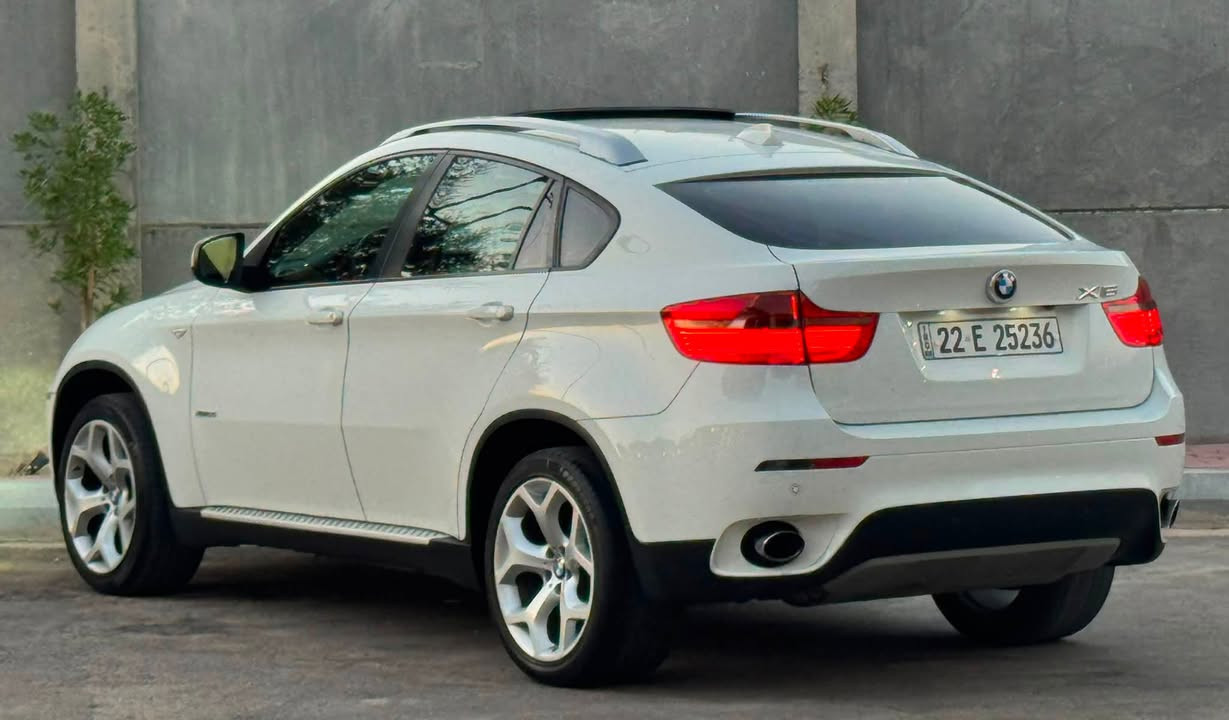 BMW X6 2012 N55 XDrive للبيع او مراوس
خليجي شركة العروش 
مكفولة من الصبغ و الضرر 
دعاميه صبغ فقط الباقي مكفول 
المواصفات فول : 
- محرك حجم ٦ سلندر / N55 المرغوب 
- فتحة سقف SunRoof
- داخل لون احمر مطعم بصاج
- كشنات جلد + تحكم كهرباء 
- كشنات خزن Memory
- مري شفط كهرباء
- بردات ابواب 
- شاشة وسائط 
- 3 كاميرات 
- حساسات اصطفاف
- صندوق كهرباء
- سستم صوت HarmanKardon
- هاند بربك بصمة
- سيدي جينجر
- شفتات ستيرن تبترونك
- قطعتين تبريد و منفصل
- ويل حجم 20 تو سايز
نصبتها كلش حلوة و بالواقع احلى من الصور 
مابيها نقص. صفر مسج
محرك و كير مكفول و التبريد ثلج 
عنواني بغداد / الكرخ 
***********
***********
