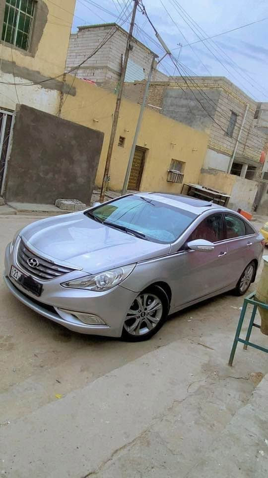 سوانتا 14فول واحد على واحد 
سوناتا سلفري مكينه  بانزين 
السياره جديده كلش وجاهزه من كلشي 
حداديه جديده وكلشي بيه شرط الفحص مكينه كير 
السياره كصه وحده بجم متومه اسليمانيه طبق لاصل 
مكاني بصره ب38وبيه مجال حك الجيه مستعجل على بيعتها محتاج 
***********
