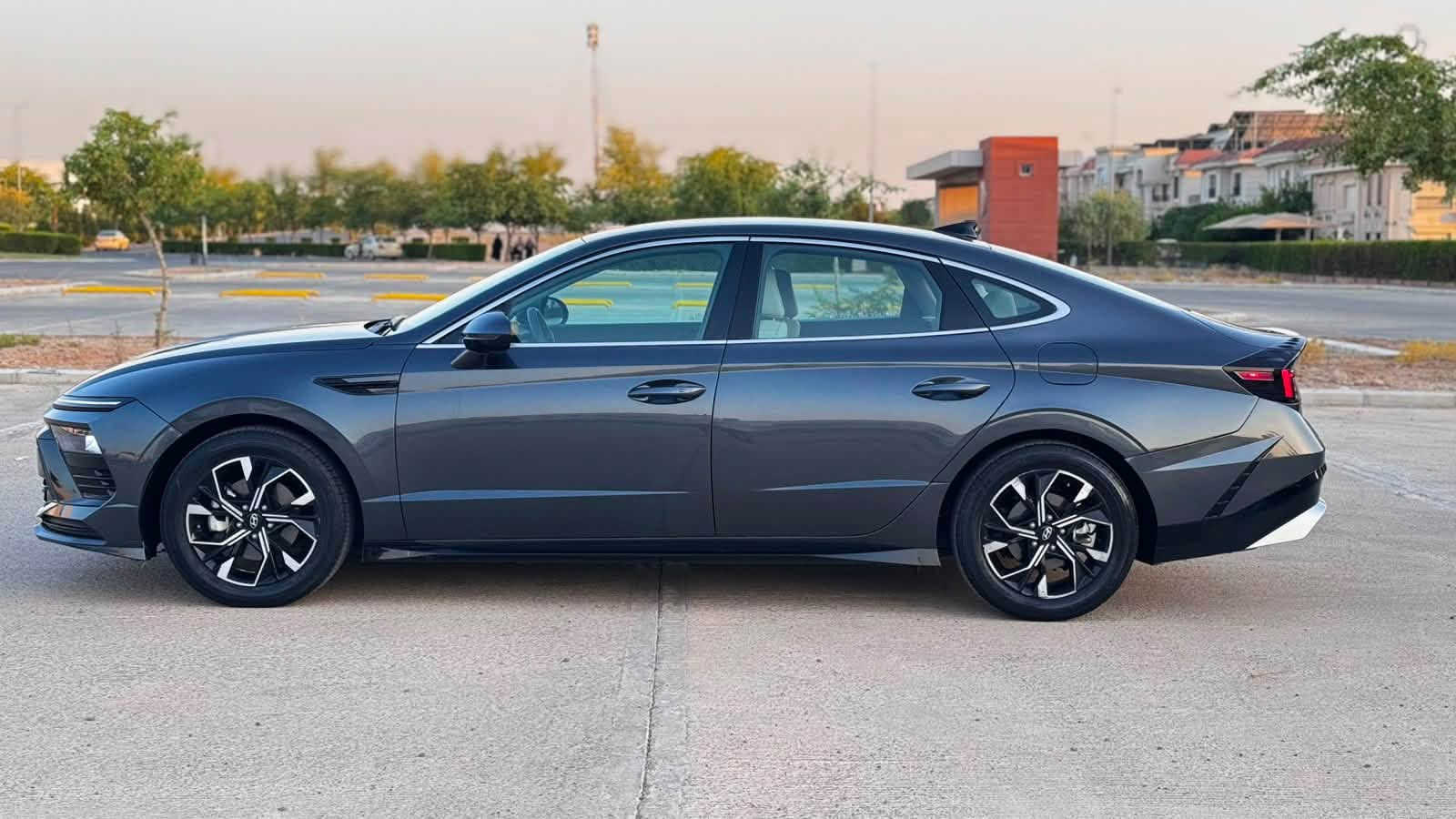 سوناتا  2025   Hyundai sonata 
شكل جديد
2.5L حجم محرك
گير 8 نمر
بصمة تشغيل وابواب
المقاعد: كهربائي  + تدفئة + استيرن تدفئة
٥ وضعيات قيادة
جنطه ذكيه 
لايت لد 
بك لايت لد 
ترحيب
دشبول الاكتروني 
شاشه كبيره 
كير تعليك 
اوتو هولد
رادار
نقطة عمياء
رادار خطوط شوارع
فوول تحكم ستيرن
كامره دواره 

سيارة رقم اربيل باسمي 
ترقيم ودخول جديد 

الحادث  فقط دعاميه اماميه  + 4 قطع كلير امريكا بدون دواخل بدون ايرباك  

السعر 160

***********
