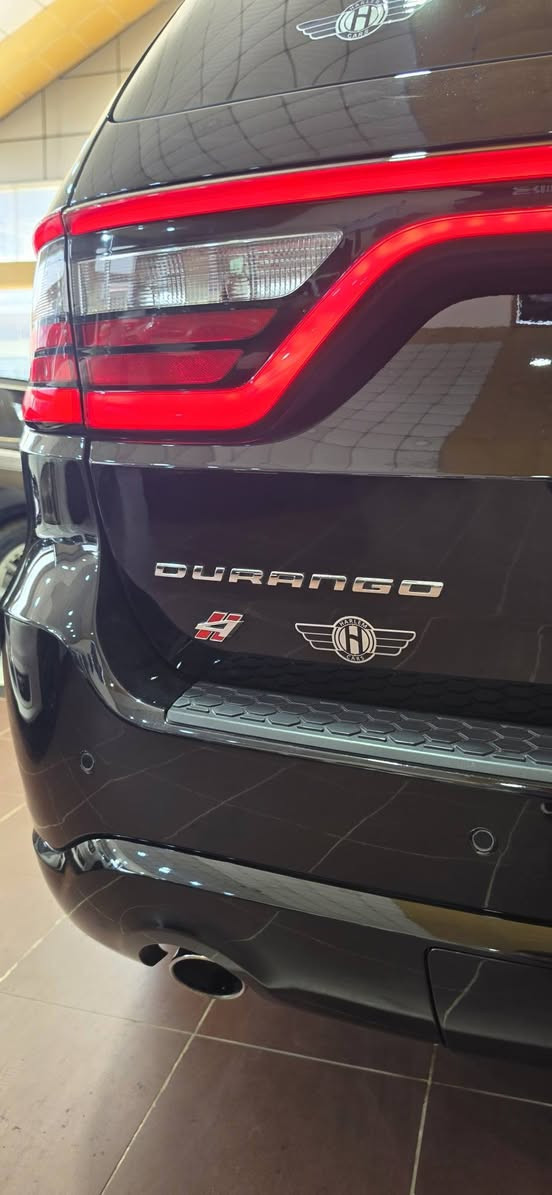 دورنكو 2025 GT 
ماشية 20 فقط
دخول جديد ✅️
6 سلندر 3.6L

رادار جانبي ( نقطة عمياء )
لايتات LED بالكامل 
شاشة كبيرة ابل كار بلي واندرويد اوتو 
صندوق كهربائي 
كشنات وستيرن تدفئة 
وايرلس كاربلي
شفتات ستيرن 
وضعيات قيادة سبورت وايكو 
ويل قياس 20
حساسات خلفية مع وقوف ذاتي 
دبل اكزوز 
اوتو ستارت ستوب ( انطفاء ذاتي )
ستيرن رياضي على شكل حرف D
تبريد خلفي منفصل
7 راكب
تشغيل عن بعد 

بيها قطعة بخ فقط 

كاتي بدون رقم تترقم شمالي ( اربيل دهوك سليمانية )

السعر : 250 وبيها مجال 
مكان السيارة دهوك 
***********
***********
اتصال أو واتساب
