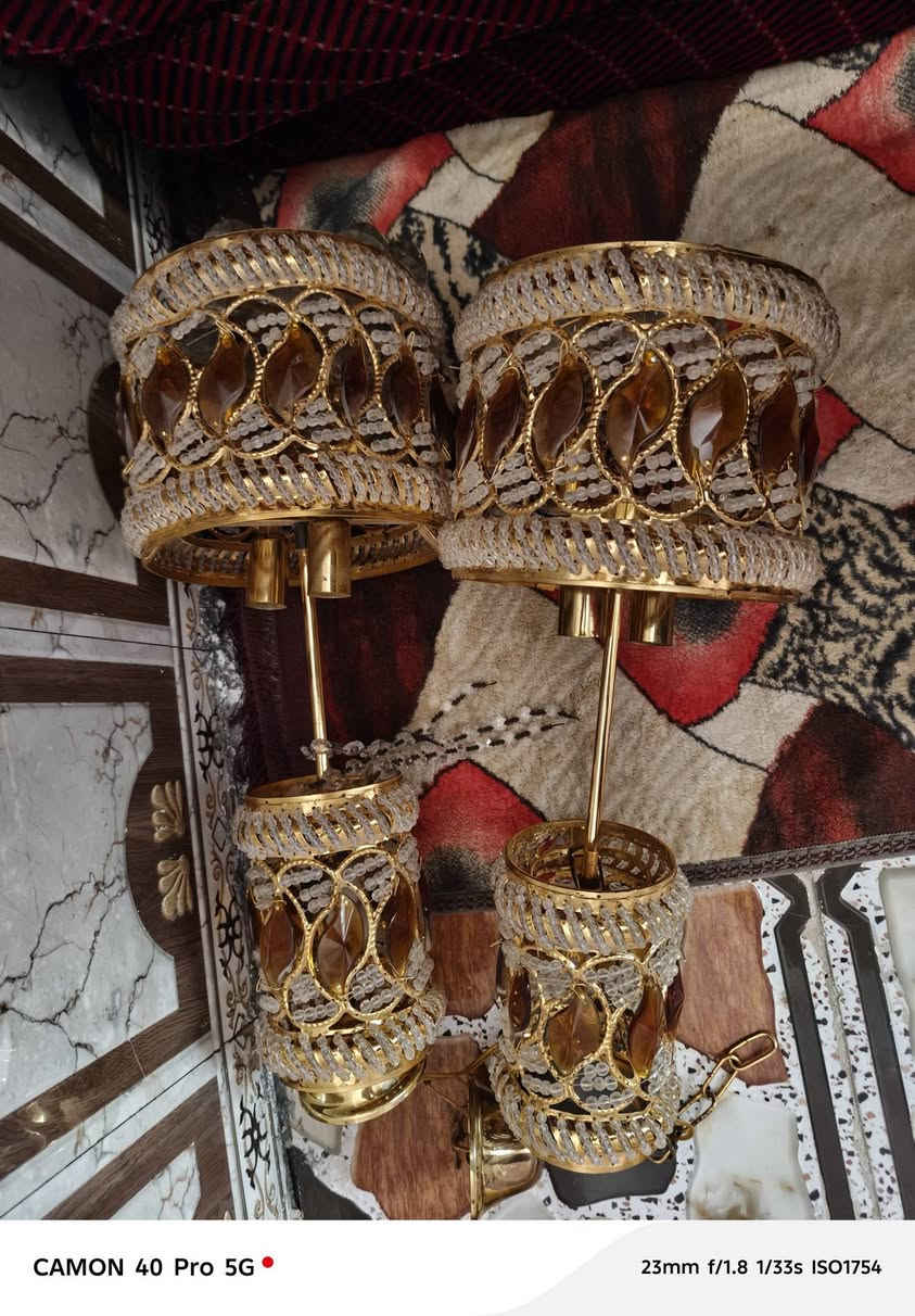 سلام عليكم ثريات جدد وغسله نضيفه ما مستخدمه غطاس شباك تفصال وباب تفصال لبيع كلمن وسعره***********
