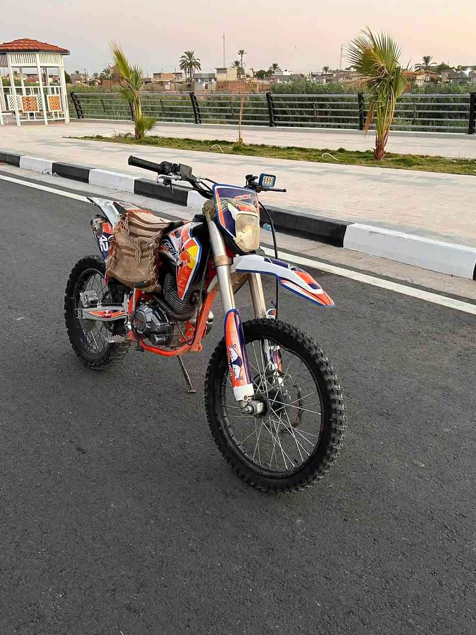 سلام عليكم مكلف بل نشر 
ماطور قفاز CRXمحرك250للبيع سعر 700 وبي مجال 
رقم الهاتف:***********
