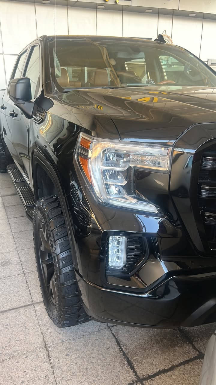 GMC سيرا الفيشين 2021 
باب طويل بدي طويل 
كلين تايتل مكفولة من الصبغ عدا بارد باب الجنطة وبارد بسيط بالجاملغ الايسر
ماشية 73 الف
***********
