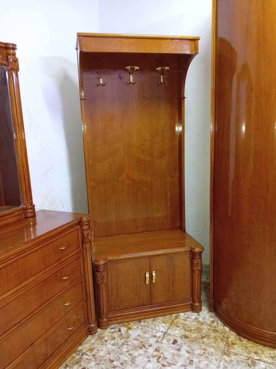 مكلف بلنشر غرفه تسكام نجاره صاج زان مصري900 وبيه مجال مكانه حله للاستفسار الاتصال بلرقم ***********
